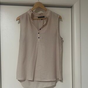 Sleeveless Blouse with Ruffled Collar